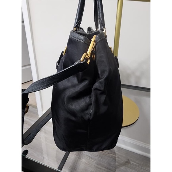 This authentic Prada Tessuto & Vitello Daino Nylon Shopping Tote Bag Black is in - Picture 5 of 12